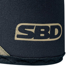 Knee Sleeves Defy Standard