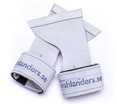 A pair of white wrist wraps with blue text 'wahlanders.se' on them, designed for weightlifting or CrossFit.